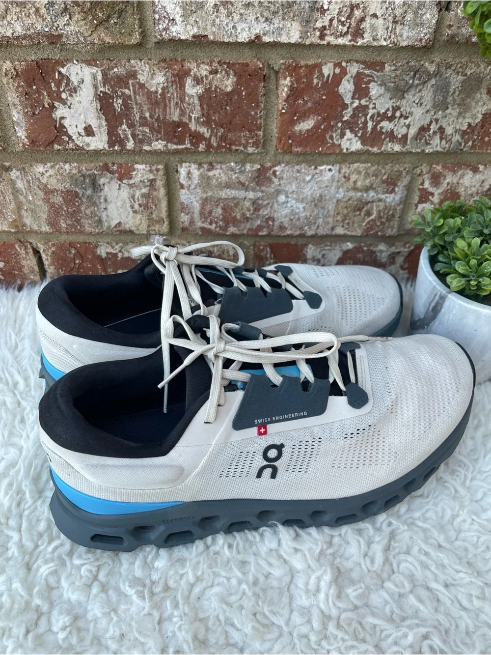 On Running Cloudstratus 3 Cream Horizon 10.5 Medium Athletic Sneakers